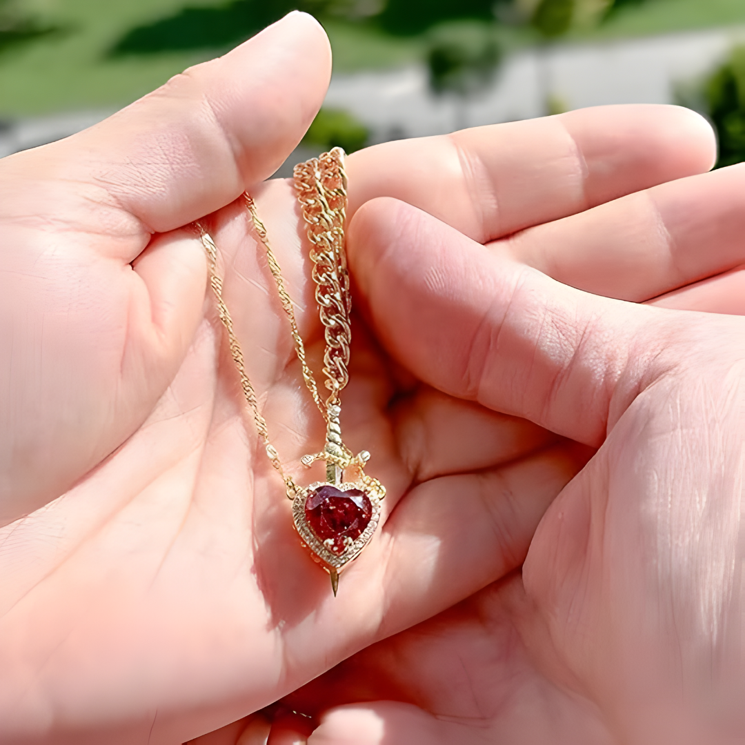 COLLAR DUO ESPADA – Unión simbólica, conexión única y estilo que representa tu vínculo
