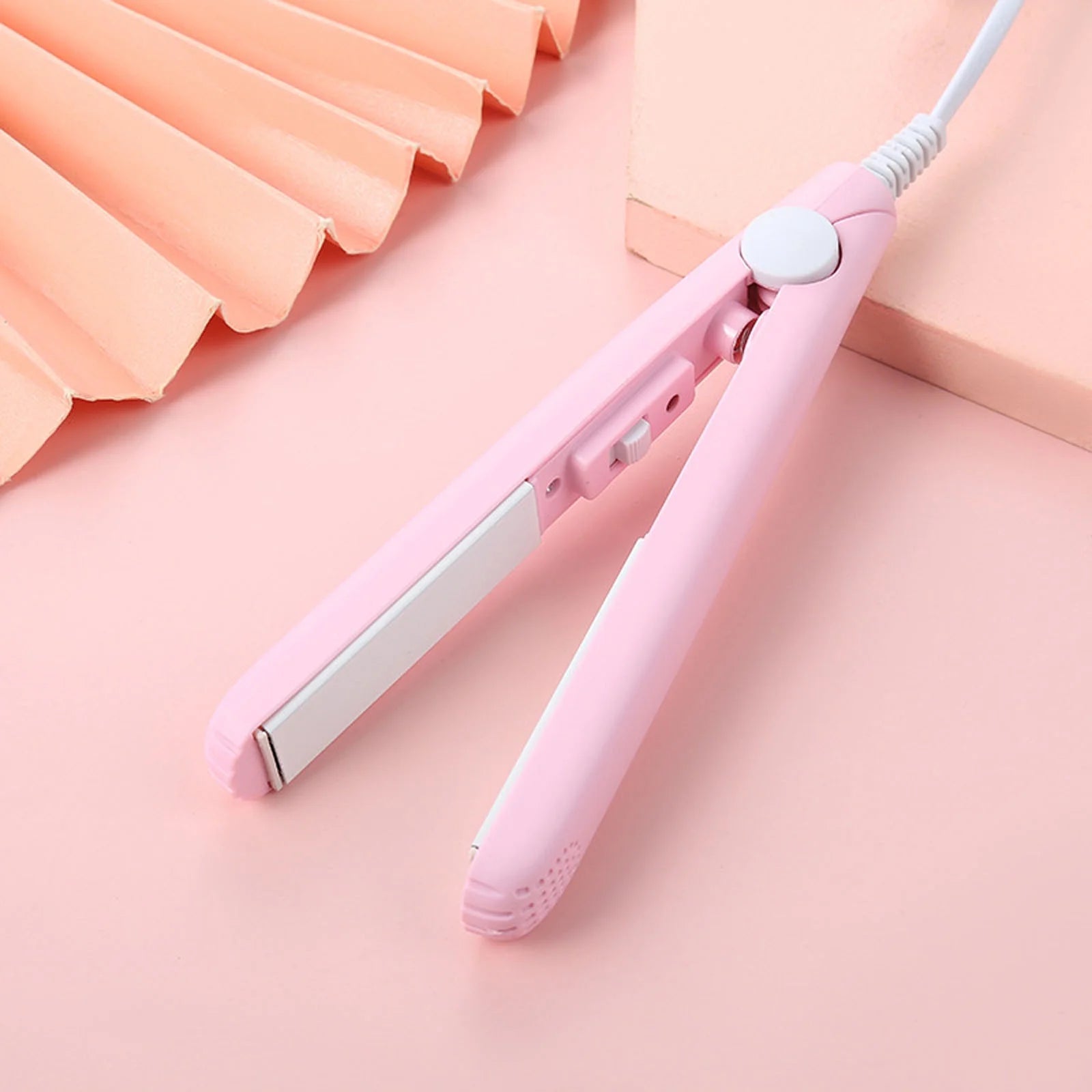 Plancha GlamFlex™ Mini – Para un peinado glamuroso y flexible en segundos.