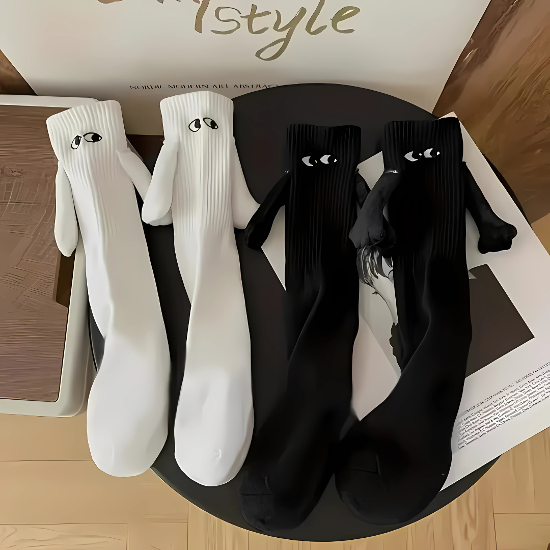 Set de 6 Pares de Calcetas con Imán (3 Negras y 3 Blancas) – Conexión y diversión en cada paso
