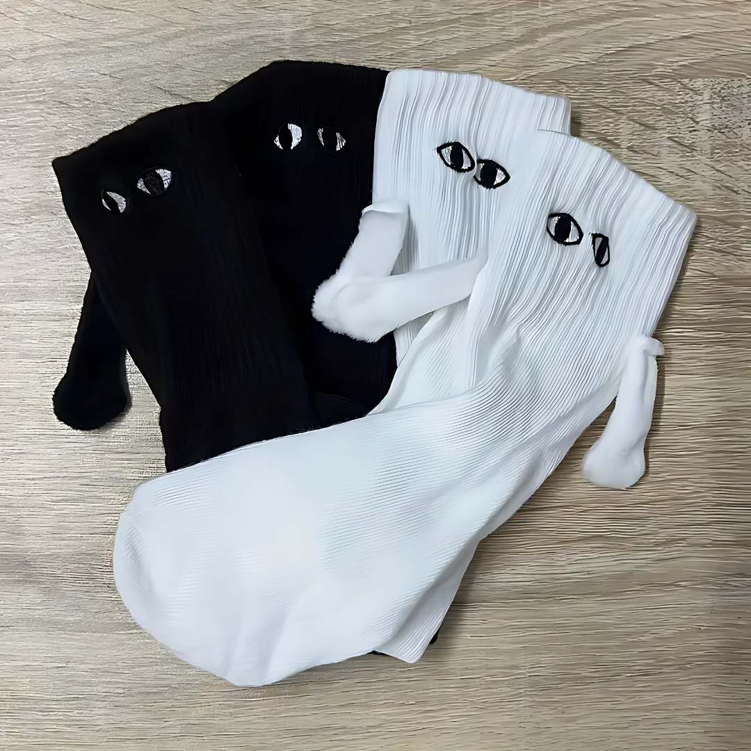 Set de 6 Pares de Calcetas con Imán (3 Negras y 3 Blancas) – Conexión y diversión en cada paso