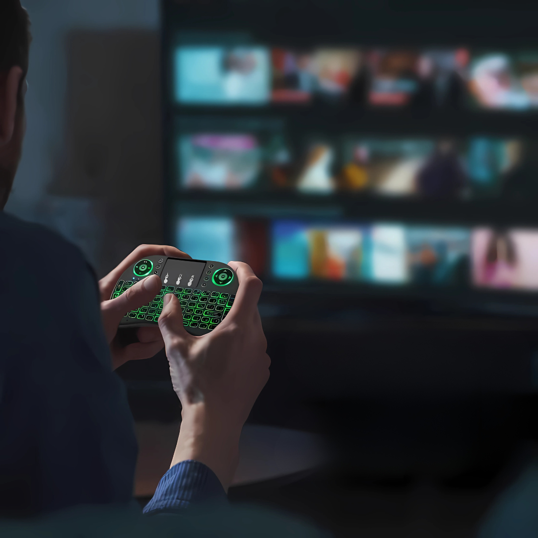 MINI TECLADO INALÁMBRICO BACKLIT – Control total para tu TV o PC desde el sofá